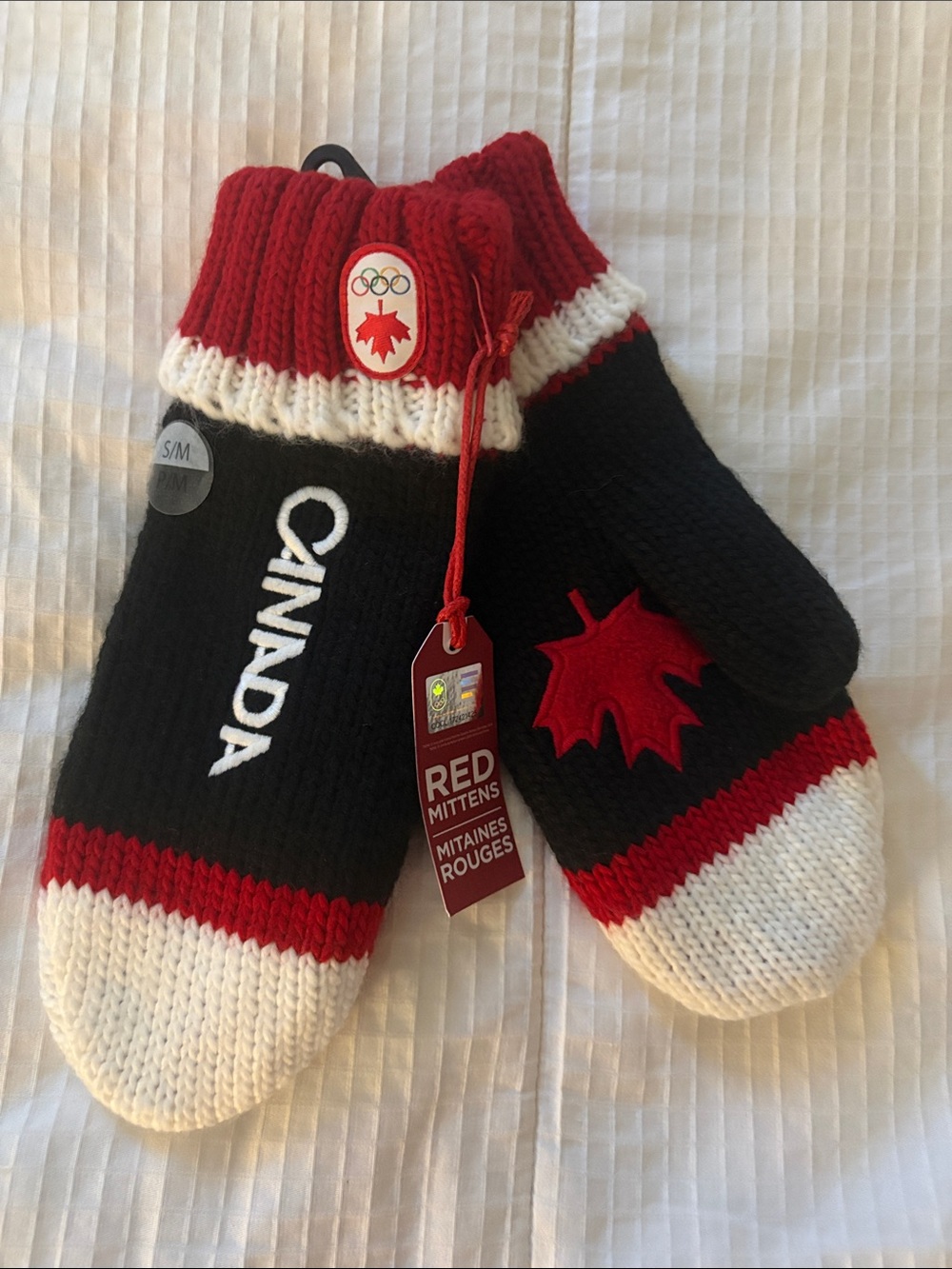 HUDSONS BAY- Canada Red & Black Knit Mittens